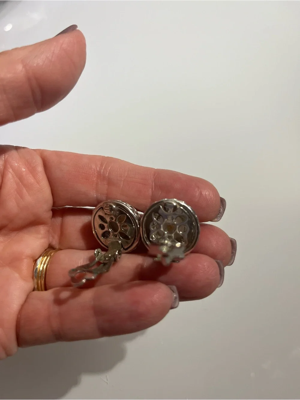 Elegant VTG Cream Pearl Button Clip Earrings with Silver-Tone Rope Setting
